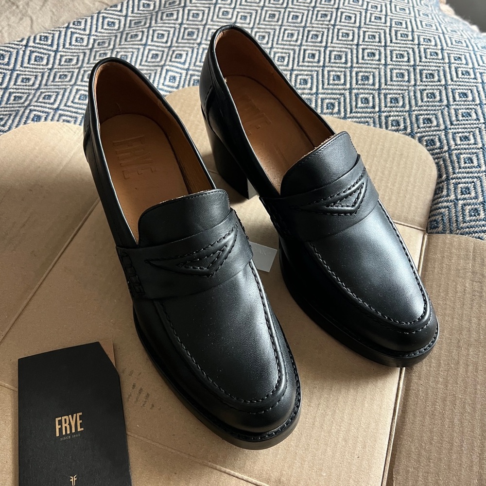 NIB Frye Jean Classic Black Leather Slip-On Heeled Loafers